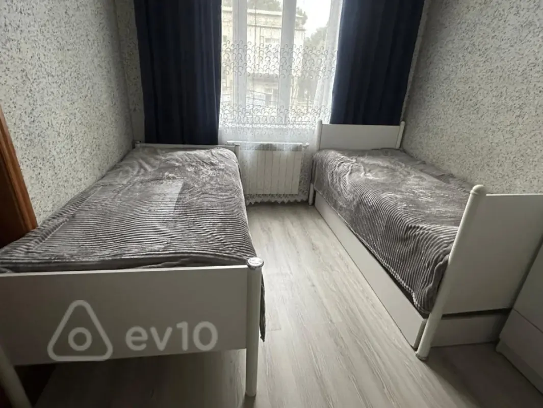 Kirayə verilir 2 otaqlı köhnə tikili 65 m²