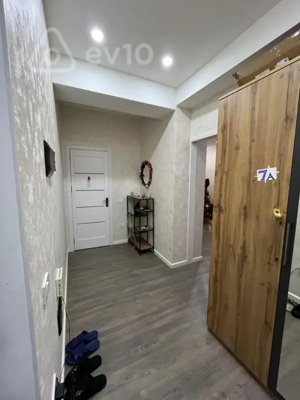 Kirayə verilir 3 otaqlı köhnə tikili 130 m²