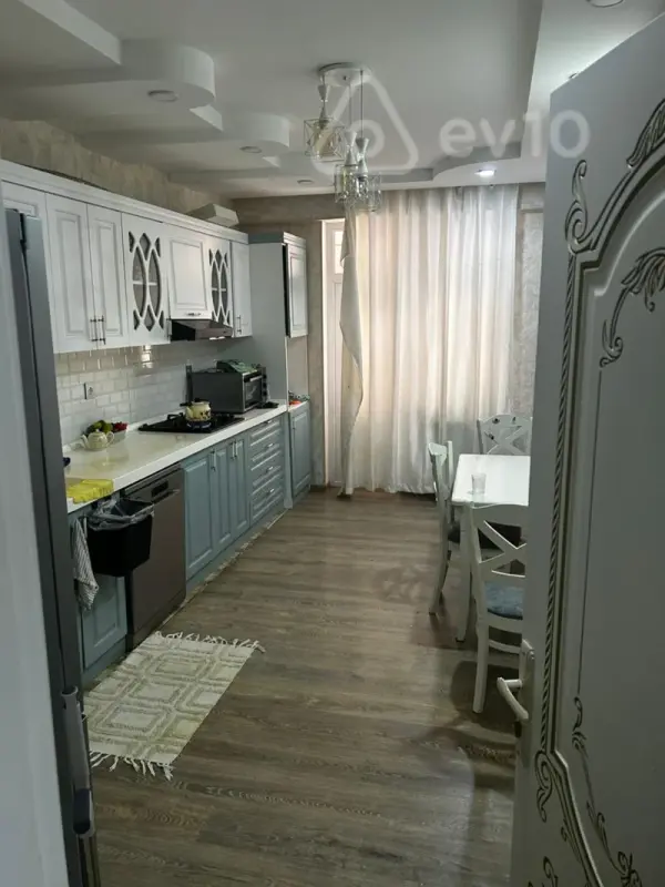 Kirayə verilir 4 otaqlı yeni tikili 100 m²