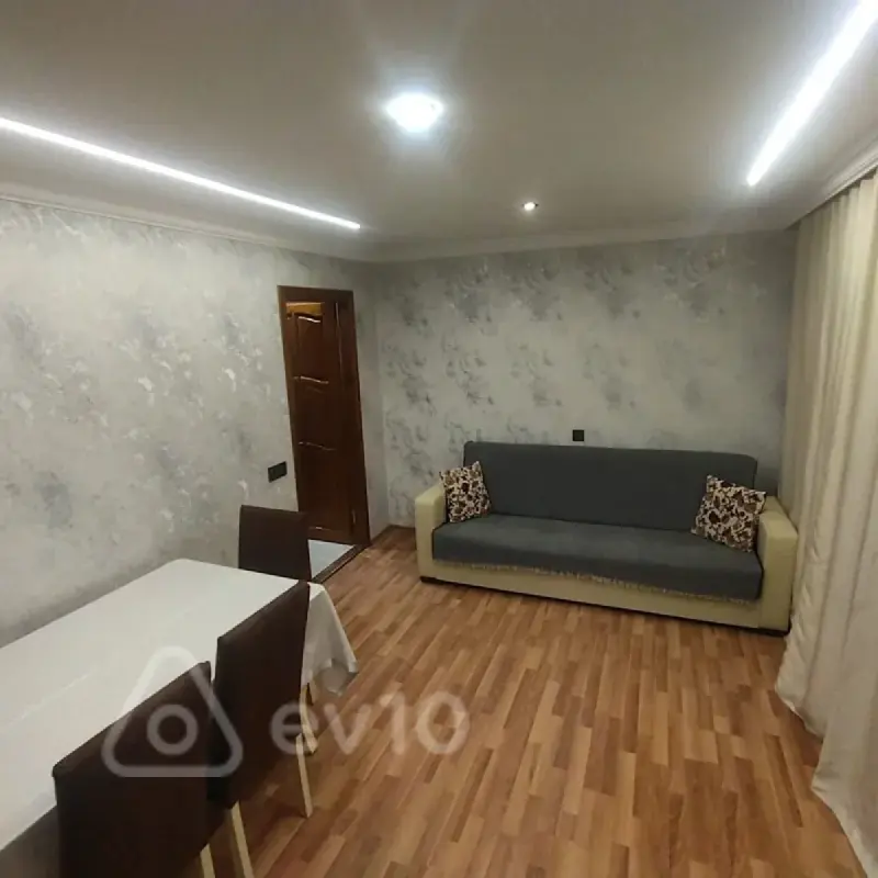 Kirayə verilir 2 otaqlı köhnə tikili 40 m²