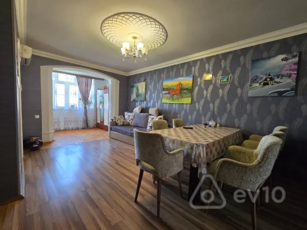 Satılır 2 otaqlı köhnə tikili 55 m²