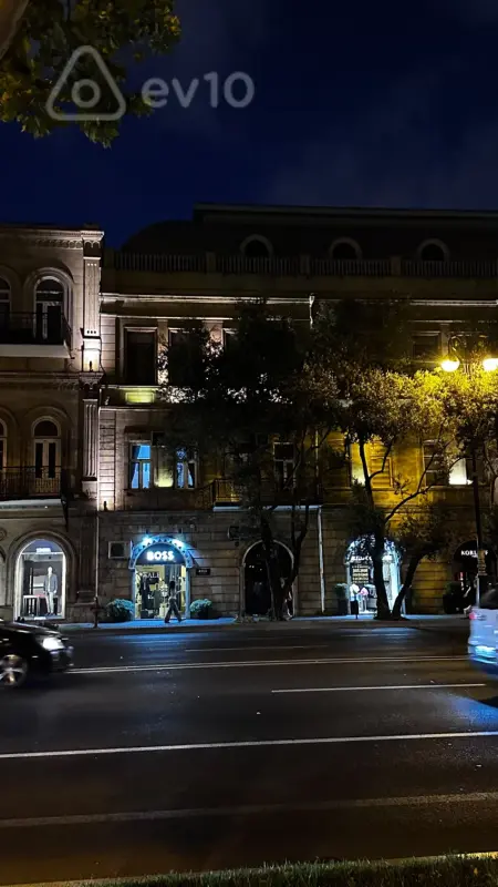 Satılır 4 otaqlı köhnə tikili 130 m²