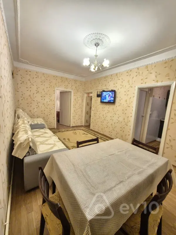 Kirayə verilir 2 otaqlı köhnə tikili 50 m²