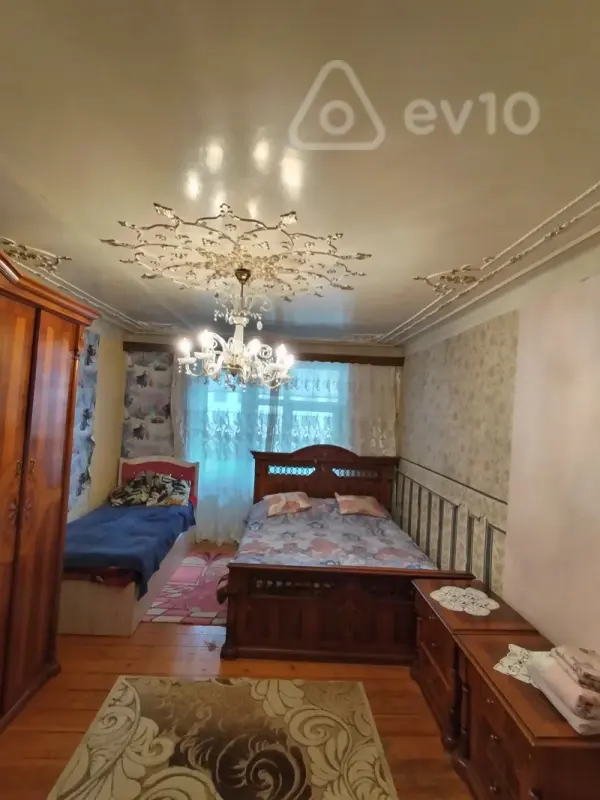 Kirayə verilir 3 otaqlı köhnə tikili 150 m²