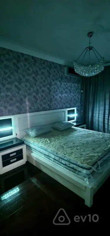 Kirayə verilir 3 otaqlı köhnə tikili 90 m²