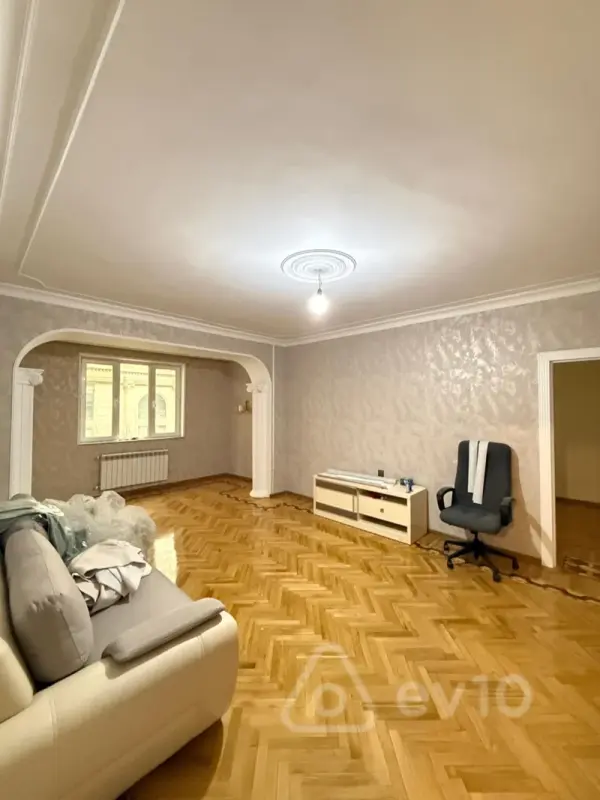 Satılır 4 otaqlı köhnə tikili 95 m²