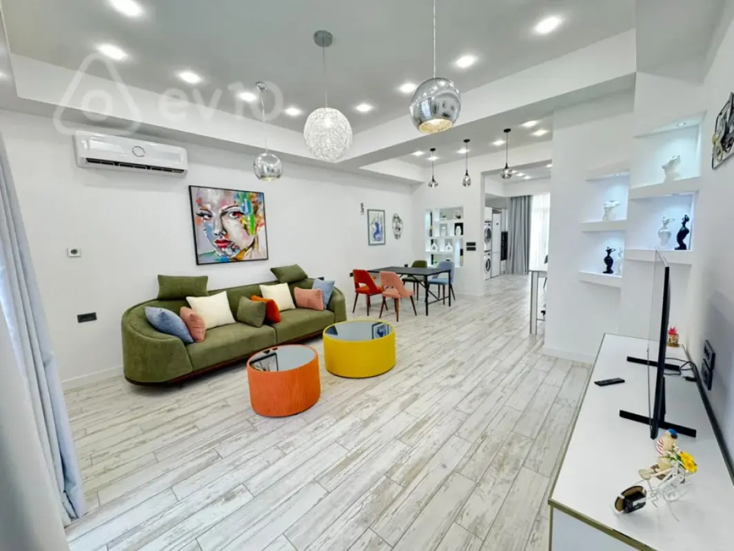 Kirayə verilir 3 otaqlı yeni tikili 135 m²