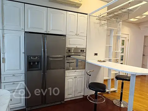 Kirayə verilir 3 otaqlı köhnə tikili 180 m² — Bakı, Səbail 3 otaq 180.00 m²