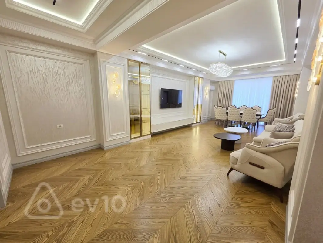 Satılır 4 otaqlı yeni tikili 233 m²