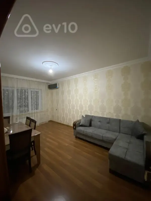Kirayə verilir 2 otaqlı köhnə tikili 70 m²
