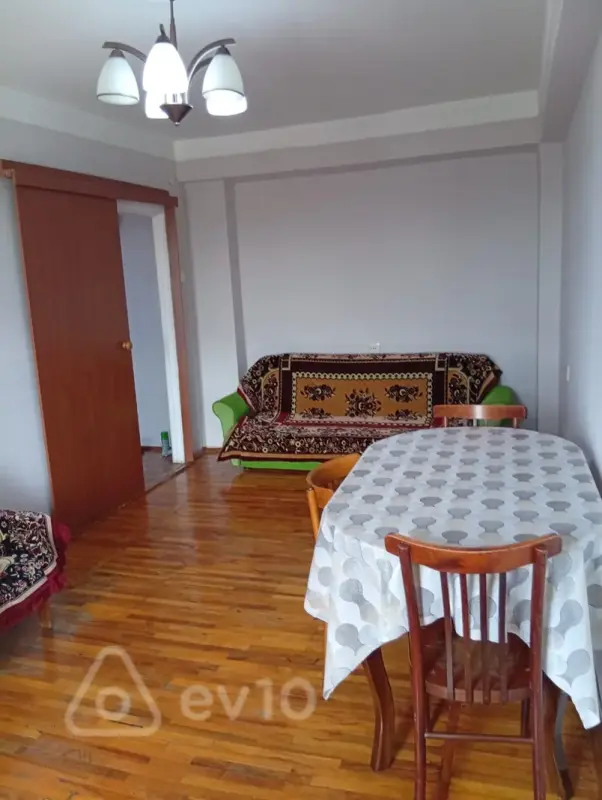 Kirayə verilir 2 otaqlı köhnə tikili 45 m²