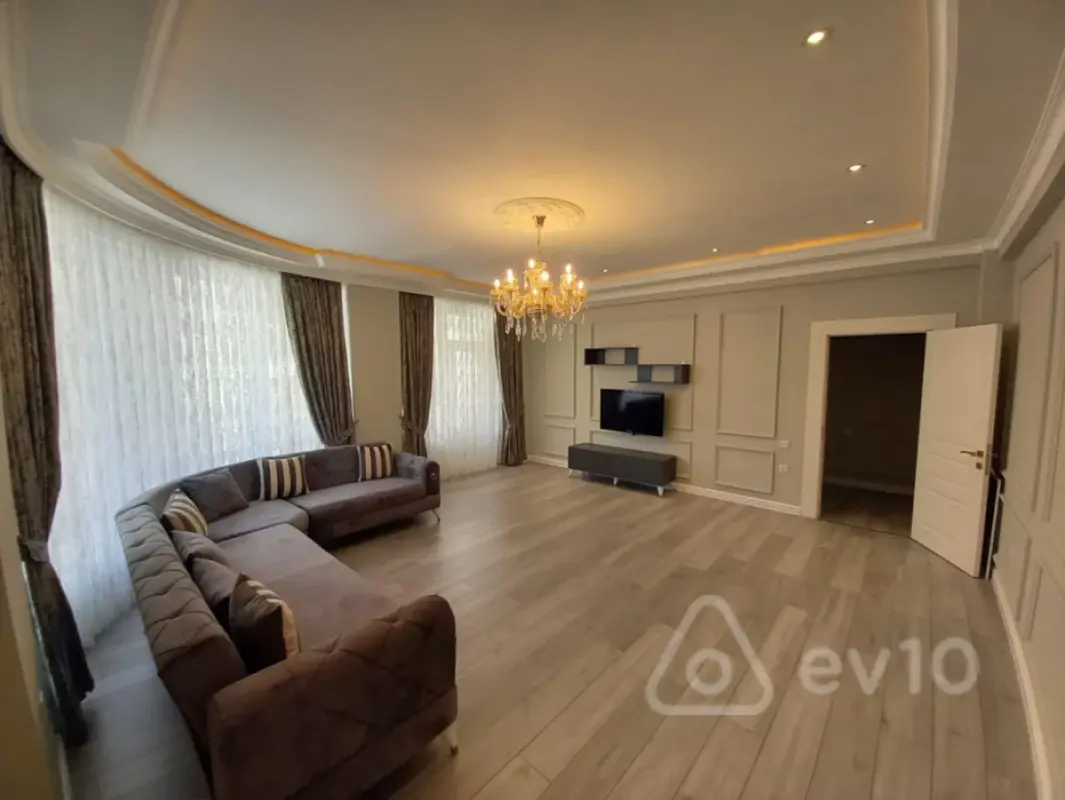 Kirayə verilir 3 otaqlı yeni tikili 176 m²