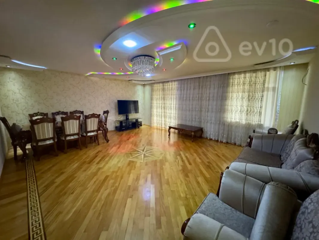 Kirayə verilir 3 otaqlı köhnə tikili 80 m²