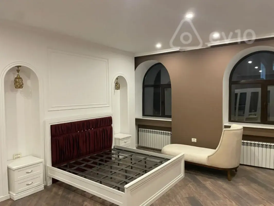 Kirayə verilir 4 otaqlı yeni tikili 350 m²