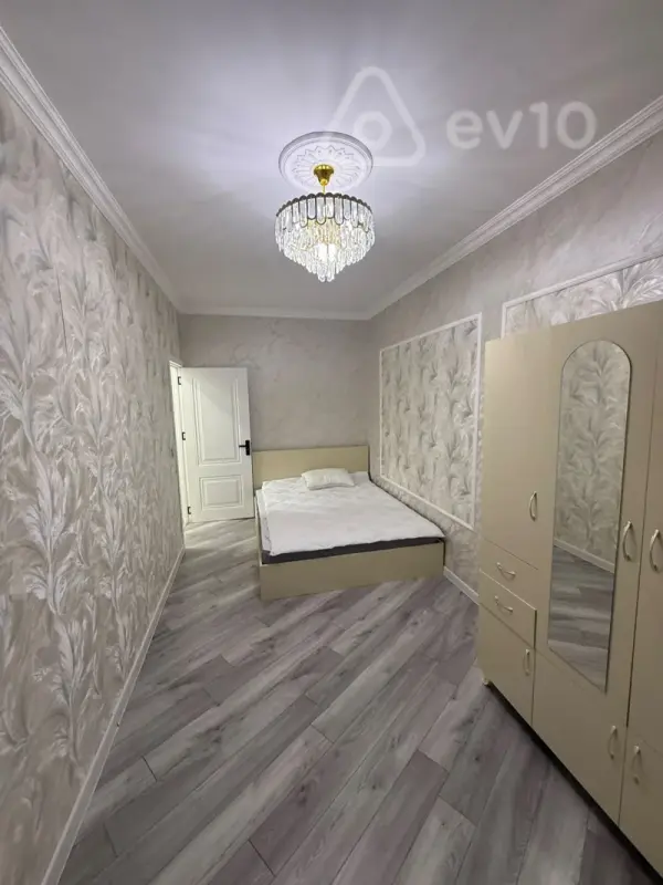 Kirayə verilir 2 otaqlı köhnə tikili 65 m²
