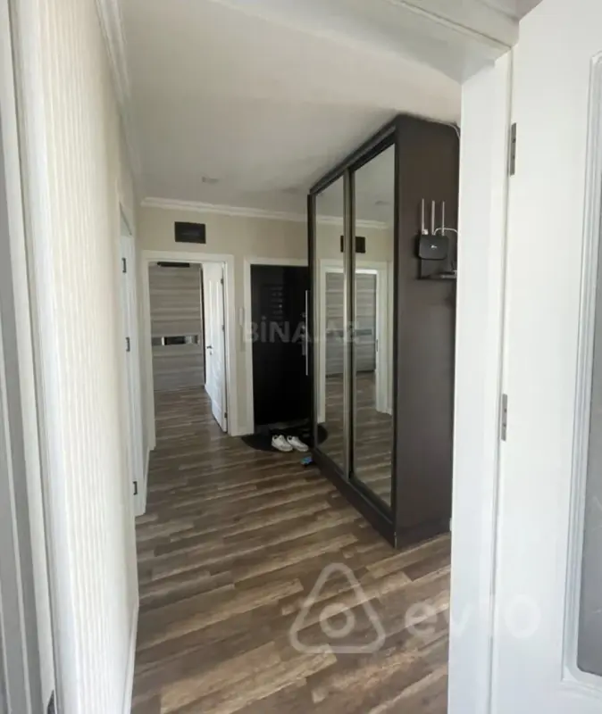 Satılır 4 otaqlı köhnə tikili 120 m²