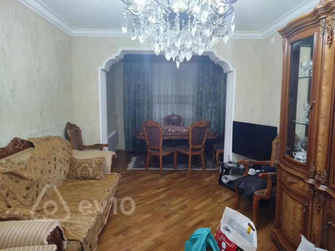 Kirayə verilir 3 otaqlı köhnə tikili 754 m²