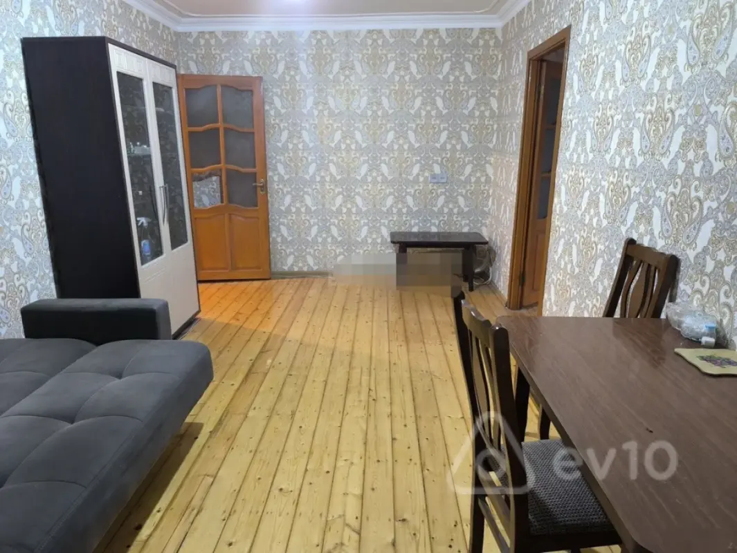 Kirayə verilir 2 otaqlı köhnə tikili 55 m²