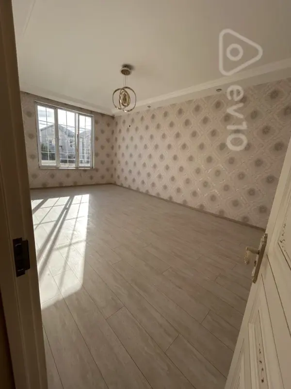 Satılır 4 otaqlı həyət evi 180 m²