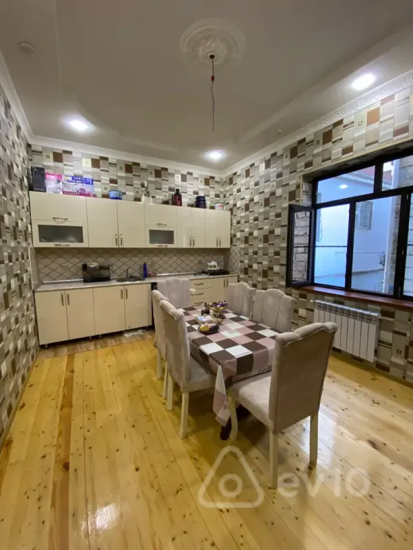 Satılır 6 otaqlı həyət evi 250 m²