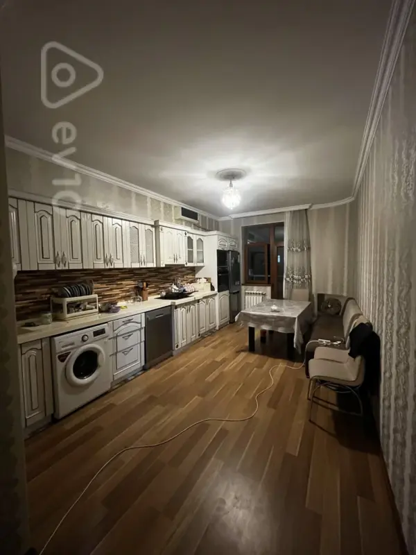 Kirayə verilir 3 otaqlı yeni tikili 110 m²