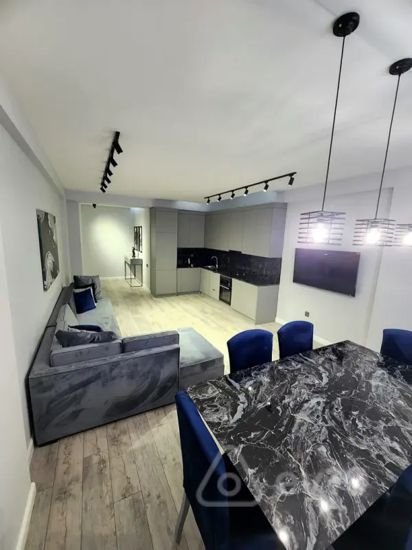 Kirayə verilir 2 otaqlı yeni tikili 90 m²