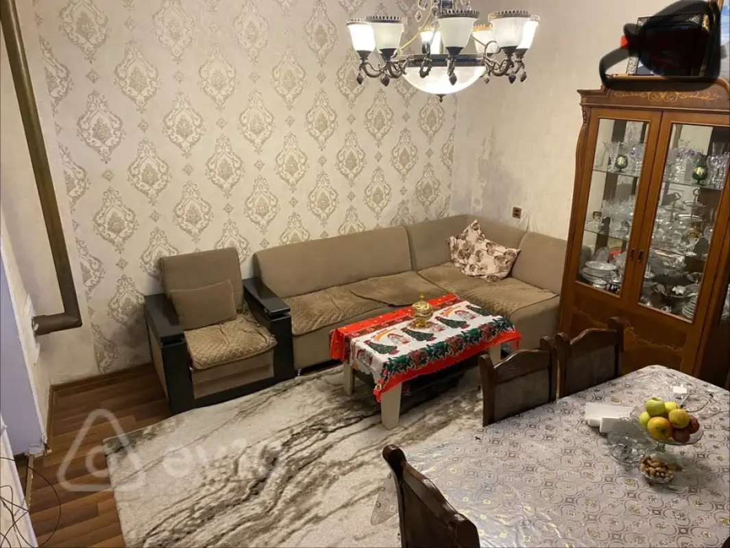 Kirayə verilir 5 otaqlı köhnə tikili 130 m²