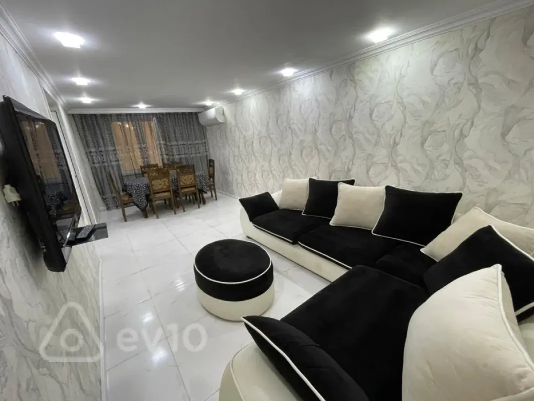Kirayə verilir 2 otaqlı köhnə tikili 80 m²