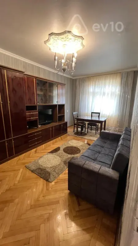 Kirayə verilir 2 otaqlı köhnə tikili 67 m²