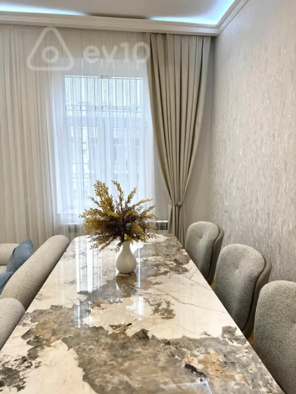 Kirayə verilir 3 otaqlı köhnə tikili 90 m²