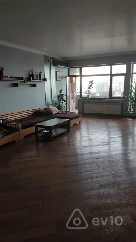 Satılır 5 otaqlı yeni tikili 180 m²