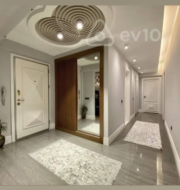 Kirayə verilir 5 otaqlı yeni tikili 190 m²