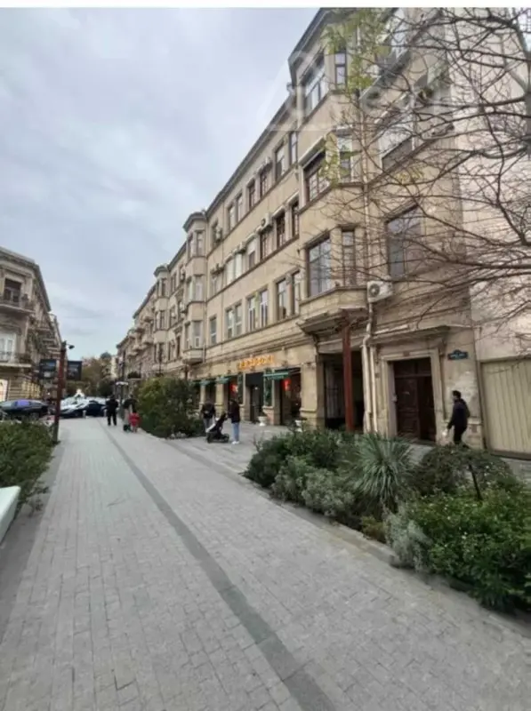 Satılır 1 otaqlı köhnə tikili 55 m²