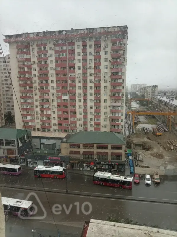 Kirayə verilir 2 otaqlı köhnə tikili 60 m²
