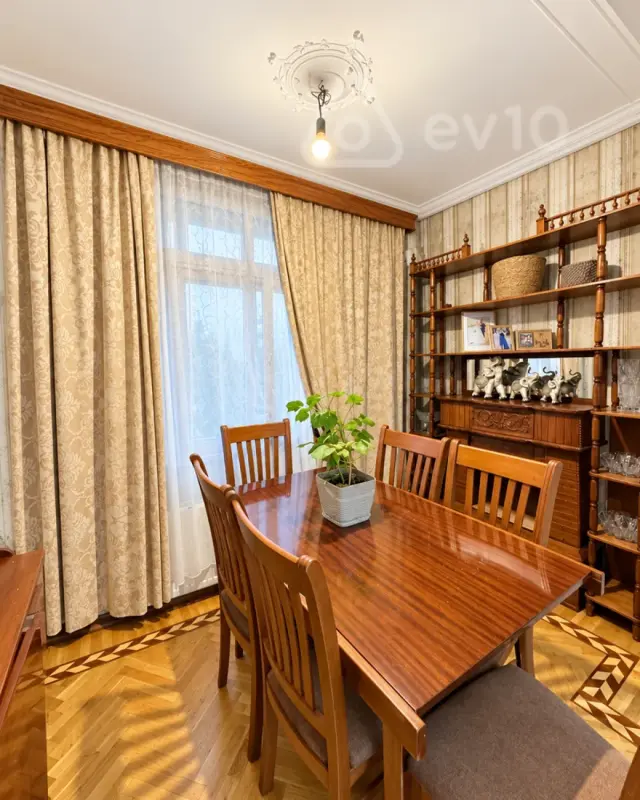 Satılır 2 otaqlı köhnə tikili 60 m²