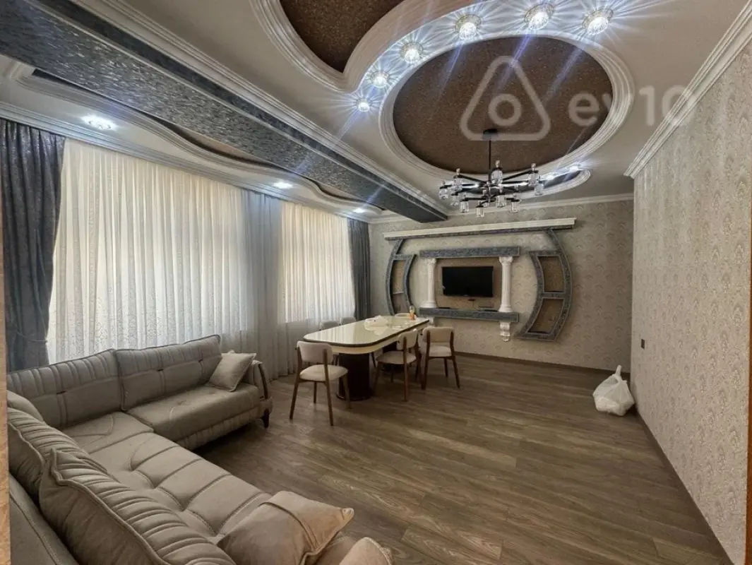 Kirayə verilir 3 otaqlı yeni tikili 135 m²
