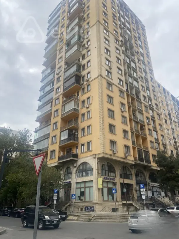 Satılır 3 otaqlı yeni tikili 130 m²