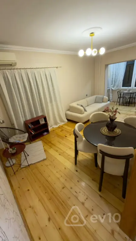Kirayə verilir 2 otaqlı köhnə tikili 45 m²