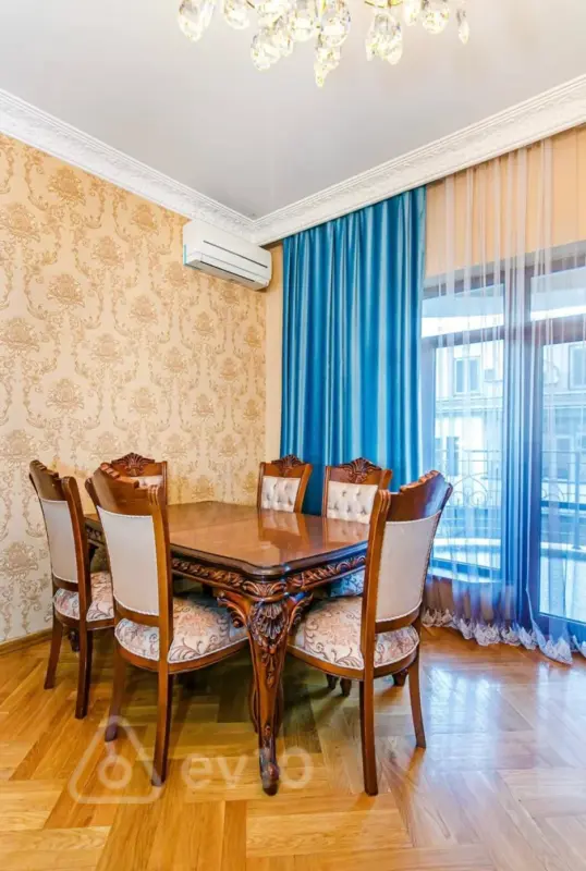 Kirayə verilir 3 otaqlı yeni tikili 170 m²