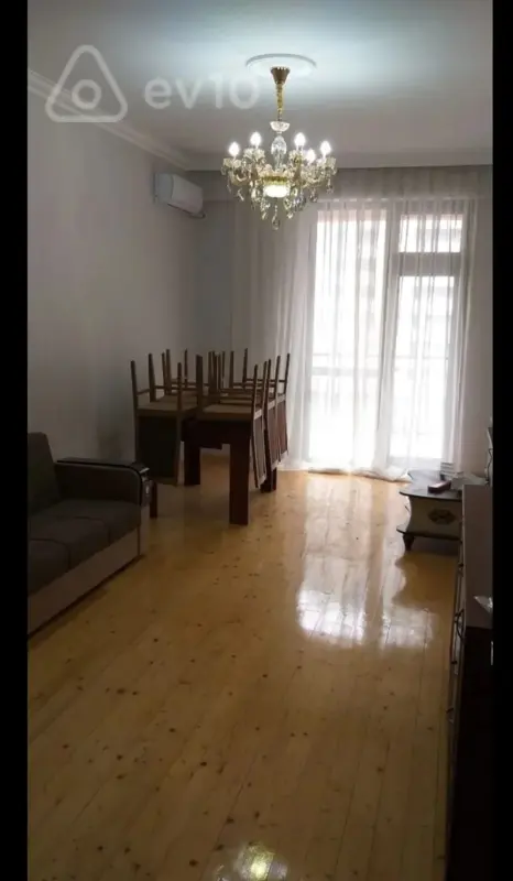 Kirayə verilir 2 otaqlı köhnə tikili 105 m²
