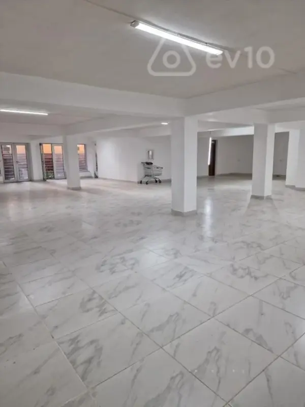 Satılır mənzil 355 m²