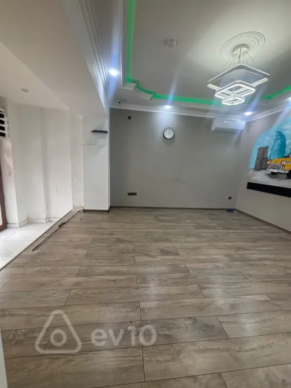 Kirayə verilir mənzil 80 m²