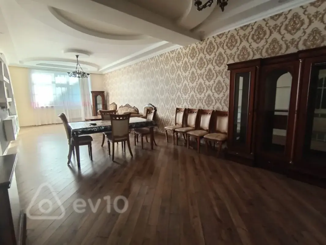 Kirayə verilir 3 otaqlı yeni tikili 150 m²