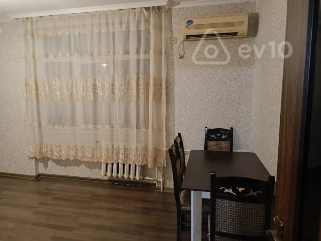 Kirayə verilir 2 otaqlı köhnə tikili 50 m²