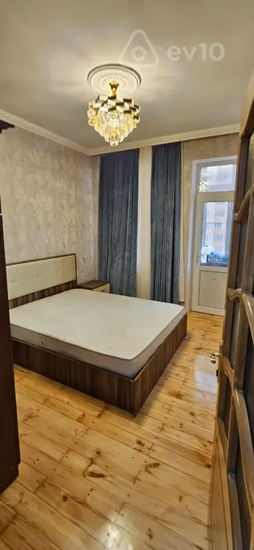Kirayə verilir 3 otaqlı yeni tikili 130 m²