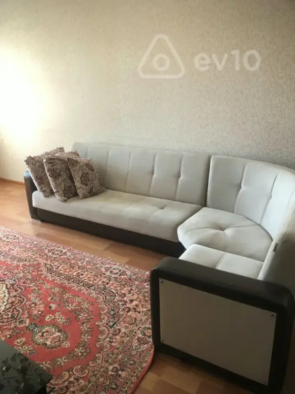 Kirayə verilir 2 otaqlı köhnə tikili 65 m²