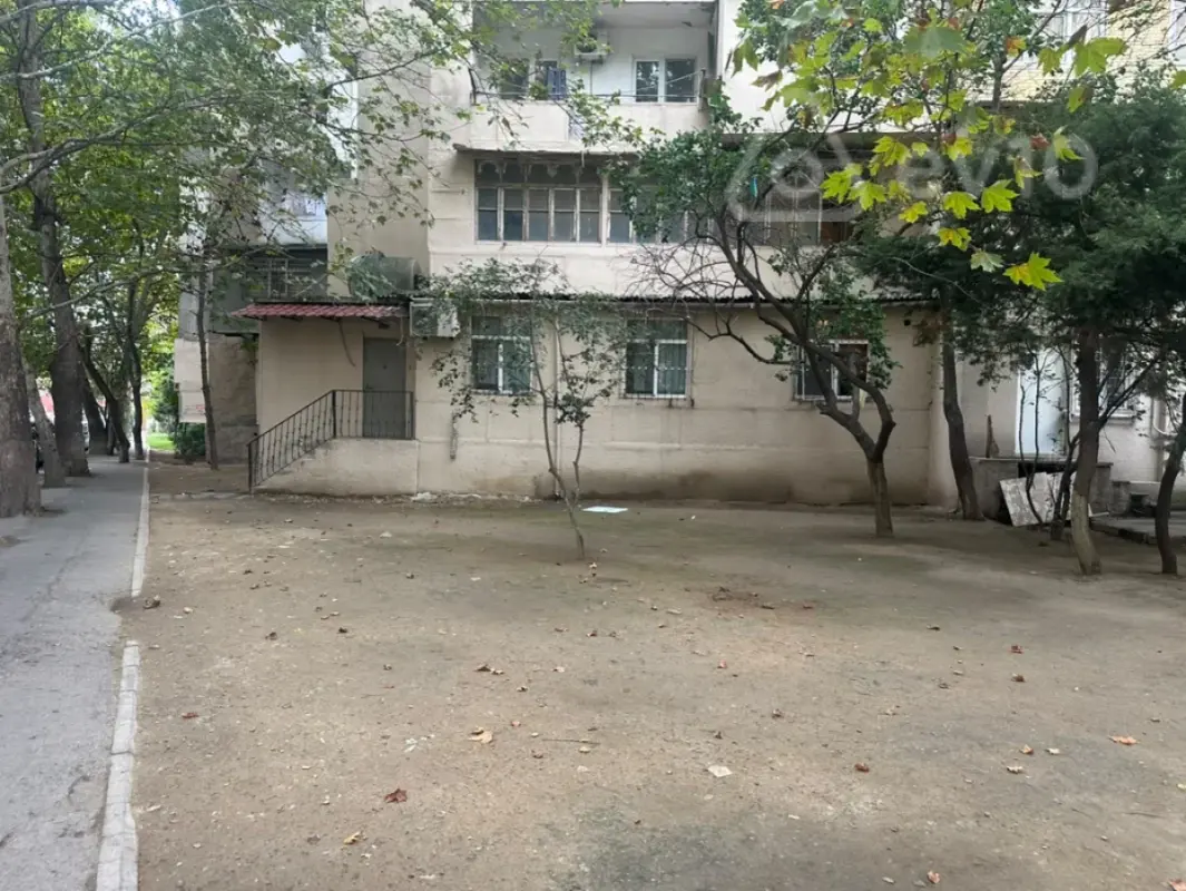 Satılır 4 otaqlı köhnə tikili 100 m²