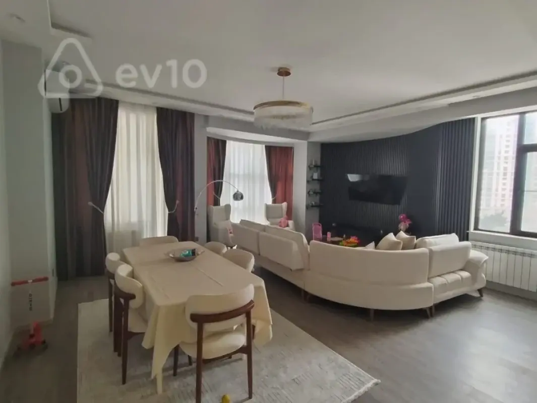 Satılır 3 otaqlı yeni tikili 153 m²