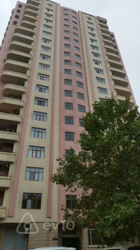Satılır 4 otaqlı yeni tikili 180 m²