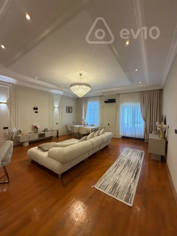 Kirayə verilir 3 otaqlı köhnə tikili 135 m²